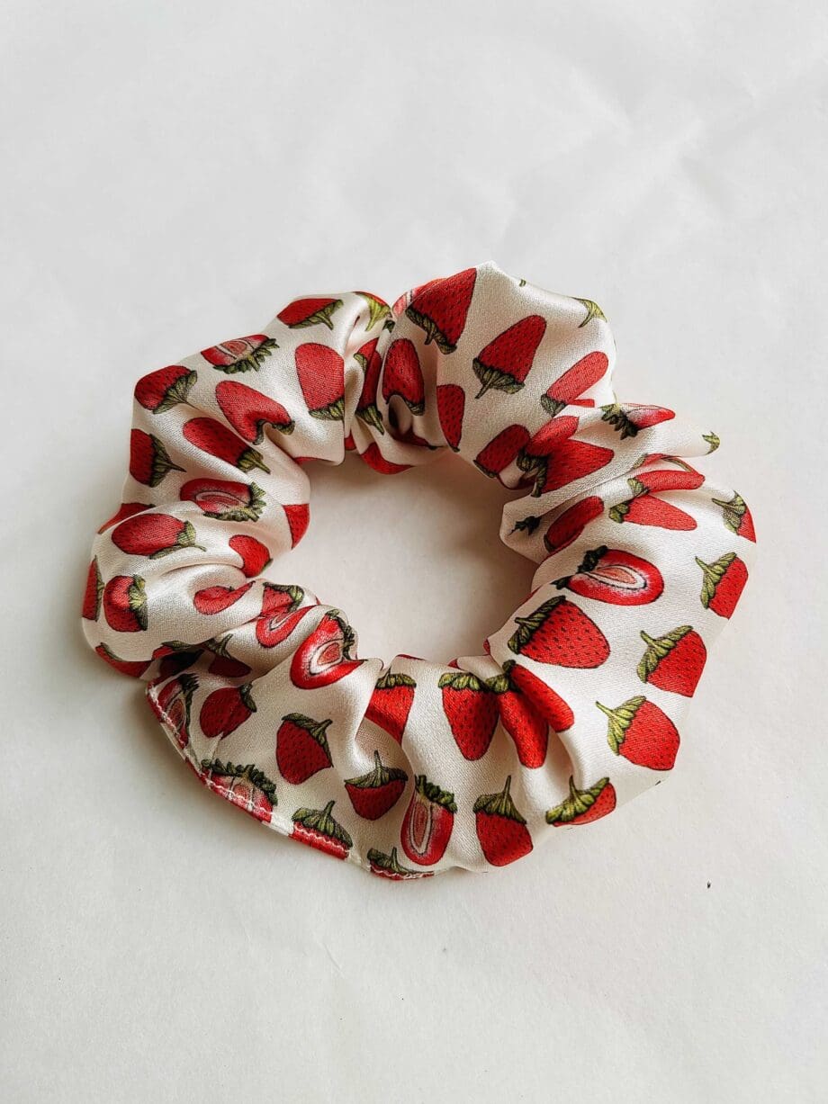 Real silk white strawberry hand-drawn scrunchie